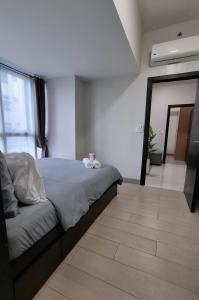 1BR at the FORT BGC near Malls, Restaurants & Shops