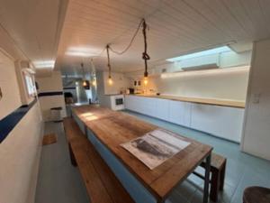 Unique a Prague, grande péniche 150 m2, terrasse