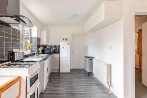 Spacious Riverside View Bungalow