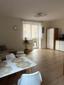 Przestronny apartament w Lubawie z dwoma pokojami i świetnym wyposażeniem