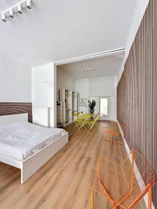 Central Spot - Louise