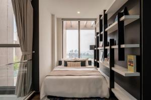 Stunning 4-Bed 300m Penthouse is under maintenance and repair