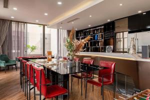 Stunning 4-Bed 300m Penthouse is under maintenance and repair