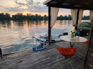 Zmajevo Gnezdo II Water House