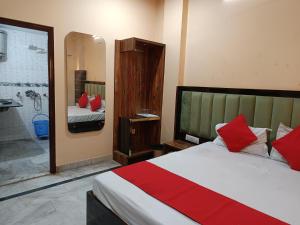 Hotel City -- Near New Delhi Railway Station and Walk in RK Ashram Metro Station