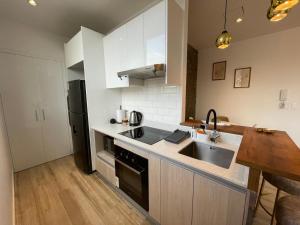 Stunning high-rise apartment with panoramic view, Jacuzzi, gym, Near Carolina Park, Atahualpa Stadium, Quicentro Shopping