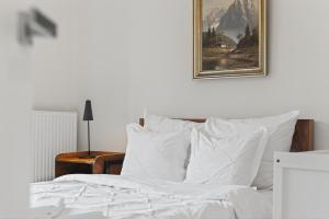 Perfect Location - Modern Riverside Apartment