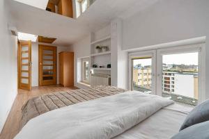 Large apartment in the center of Warsaw by P&M