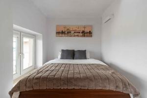 Large apartment in the center of Warsaw by P&M