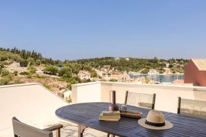 Isalos by Vintage Travel
