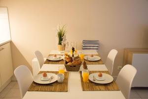 Cozy and spacious flat in a prime location by the sea