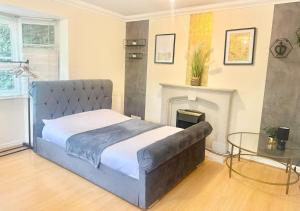 Enjoy a stay in Woodlands 4 Bedroom Home in Ashford, Kent!