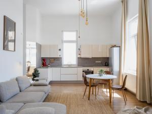 Moon Residence - Spacious Apartment