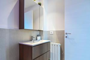 Bilocale chic 3, 10 min Aeroporto Milano-Bergamo, ARIA CONDIZIONATA e DOCCIA IDROMASSAGGIO