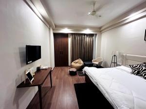 PrimeStays Omaxe ITC, Greater Noida