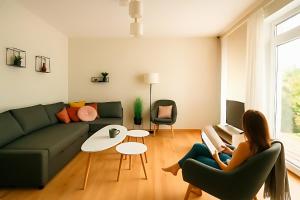 Play and Relax in Lake-Parkside Cozy Family Retreat - Jegenye Cottage