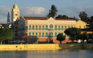 Casa às margens do açude em Triunfo