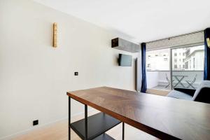 Renovated Studio with Terrace, Rue de la Pompe 16e - Mobility Lease