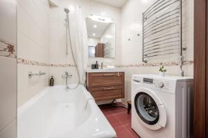 Vokieciu st Apt with Balcony I In the Center of itI cohost