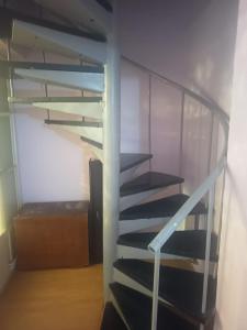 price-inn 4 camere 2 nivele scara interioara