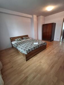 price-inn 4 camere 2 nivele scara interioara