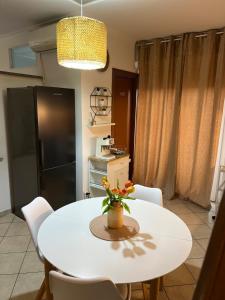 Cozy apartment 5 min to the sea and airport