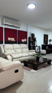 Casa Bote Con Vista a Los Canales De Lecheria Con Muelle Privado