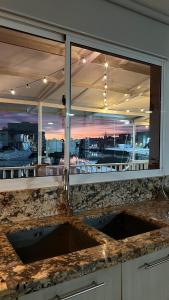 Casa Bote Con Vista a Los Canales De Lecheria Con Muelle Privado