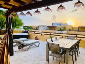 Lunada PH with Private Rooftop and Jacuzzi by Caribe Rentas