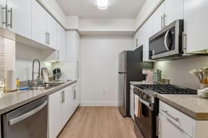 2BR Coastal Retreat Walk to Beach, free parking