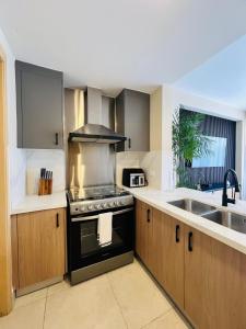 Luxury and comfortable 2BR Apt in PC Village