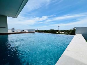 Luxury and comfortable 2BR Apt in PC Village