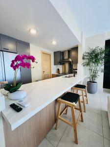 Luxury and comfortable 2BR Apt in PC Village