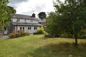 4 bedroom cottage with large garden in Ceredigion Mid Wales