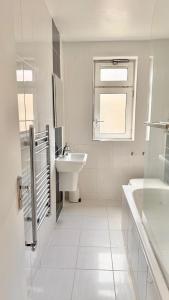 Elysian Nights- Palm Garden BRAND NEW 3- Bedroom retreat in Central London