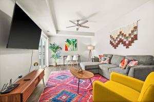 2BR Downtown SLC Hot Tub Free Parking