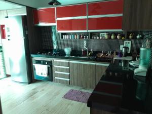 Casa em condomínio com piscina e churrasqueira