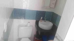 Casa em condomínio com piscina e churrasqueira