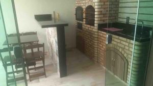 Casa em condomínio com piscina e churrasqueira