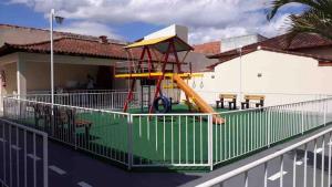 Casa em condomínio com piscina e churrasqueira