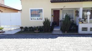 Casa em condomínio com piscina e churrasqueira