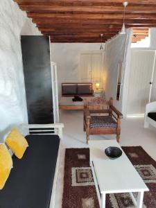 Artemis Cottage Authentic Mykonian Stone House near Super Paradise