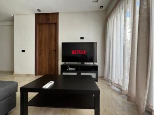 Cozy green studio - Self check in, Prime location, Free parking