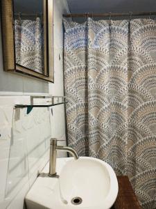 Annies Apartments on 6th Street