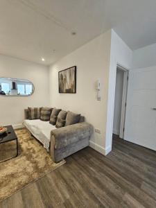 Modern 2BR in West Hendon - Parking -Easy Commute