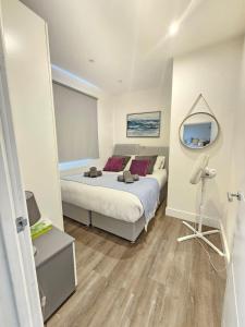 Modern 2BR in West Hendon - Parking -Easy Commute