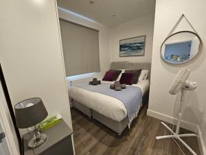 Modern 2BR in West Hendon - Parking -Easy Commute