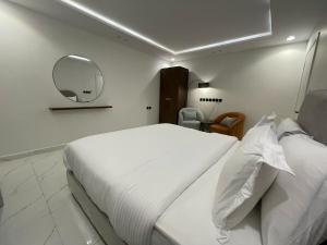 SARA 6 Elegant 1-BR Suite Prime Location