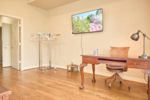 Modern 2BR Home - Memorial Park