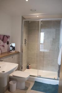 Luxury 2 bed 13th floor view of Old Trafford